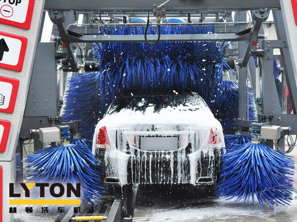 001型高泡洗車液，超潤滑高泡洗車液，高效、環(huán)保、超濃縮，林頓電腦洗車機專用。